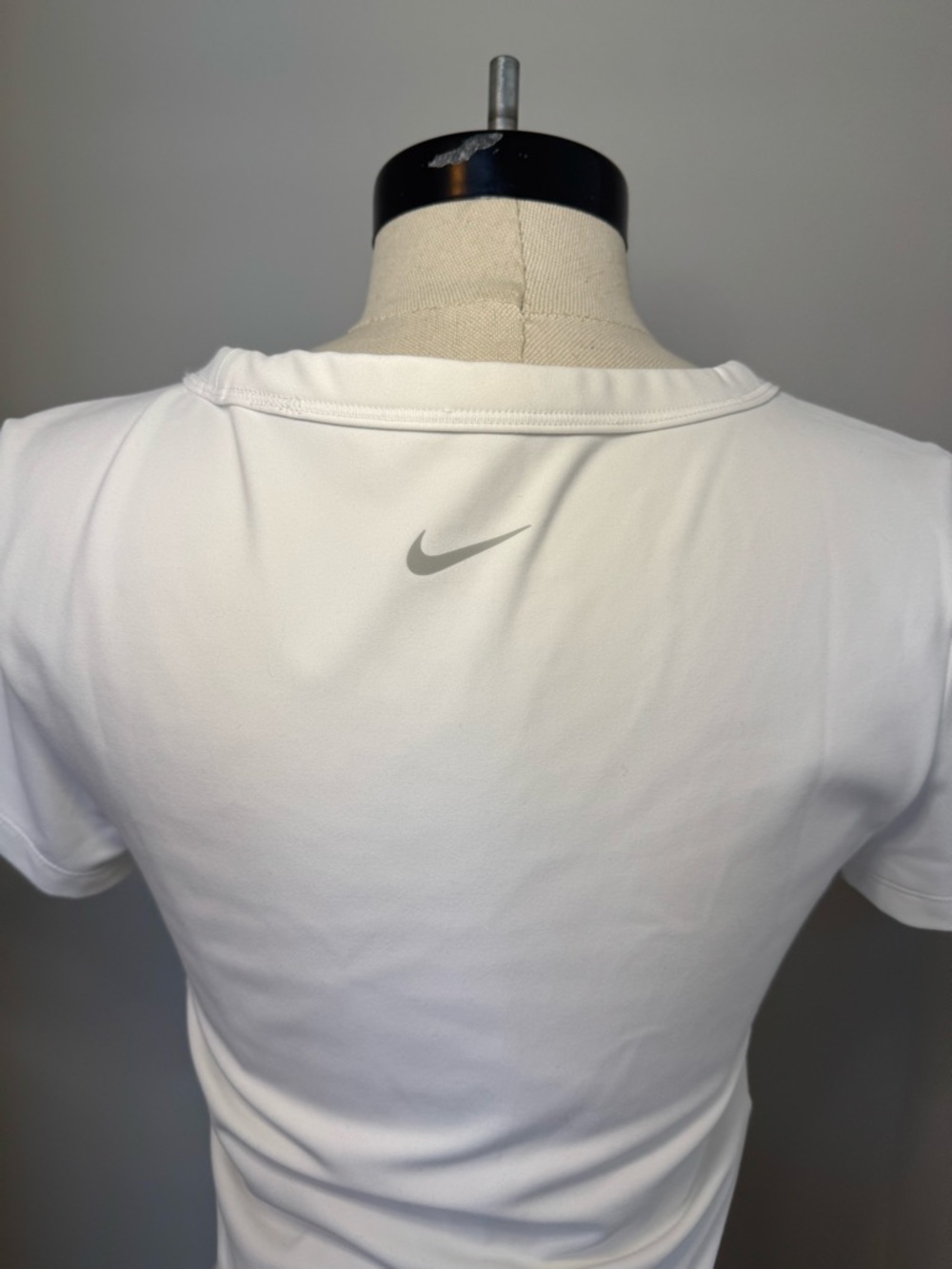 Nike White Short Sleeve Crop Tee - Picture 5 of 7